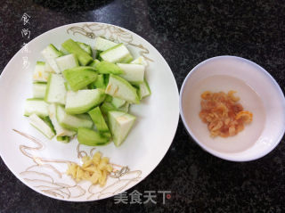 海米爆丝瓜的做法步骤：2