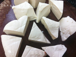 茄汁烩炸豆腐的做法步骤：1