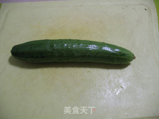 黄瓜拌杏仁的做法步骤：1