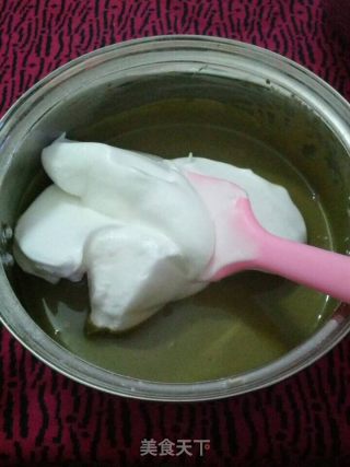 抹茶红豆慕斯蛋糕卷的做法步骤：23