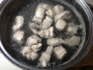 排骨海鲜汤---秋季滋润汤的做法步骤：3
