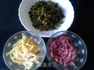 雪里蕻炒肉丝的做法步骤：3