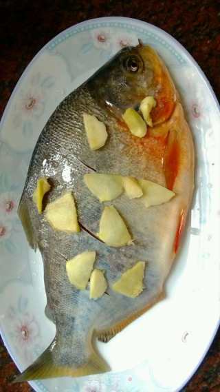 清蒸鲳鱼的做法步骤：1
