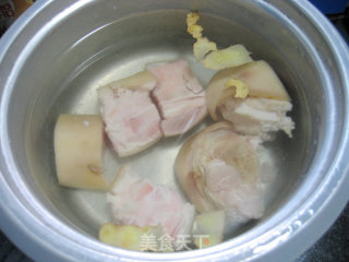 麻辣红烧猪蹄的做法步骤：1