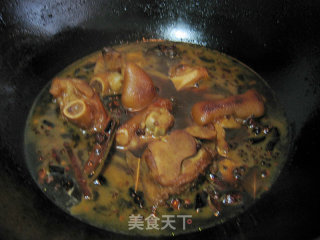 麻辣红烧猪蹄的做法步骤：5