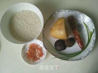 土豆腊肠焖饭的做法步骤：1