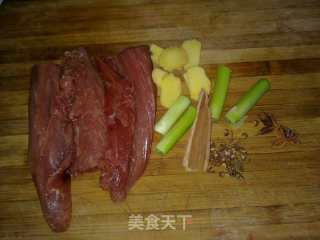 猪肉松的做法步骤：1