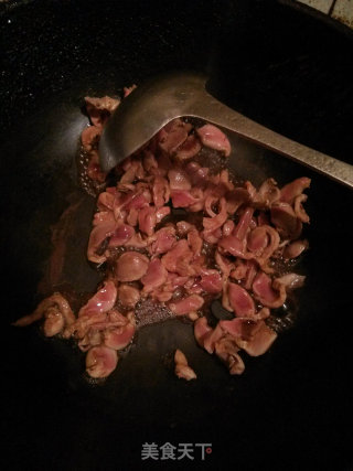 红油豇豆炒鸡胗的做法步骤：7