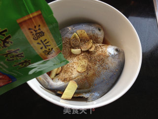 炸锅版炸鲳鱼的做法步骤：6