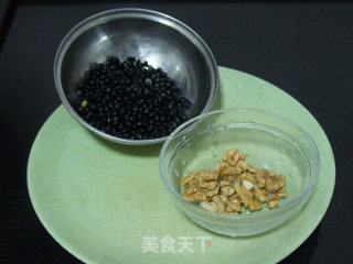 核桃黑豆汁的做法步骤：2