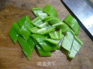 火腿肠炒地双鲜的做法步骤：3
