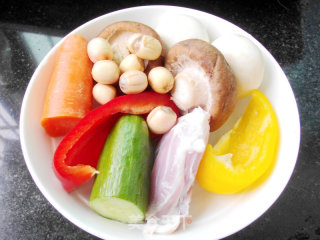 彩蔬炒肉片的做法步骤：1