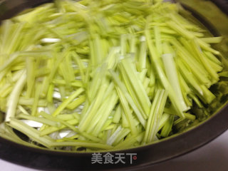韭黄炒鸡蛋的做法步骤：2