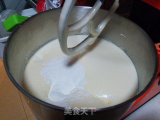 【花团锦簇杯子蛋糕】——我的第一次翻糖制作的做法步骤：5
