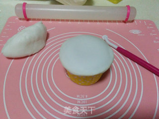 【花团锦簇杯子蛋糕】——我的第一次翻糖制作的做法步骤：13