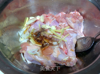 【蜜焗翅根】——无油少盐更健康的做法步骤：2