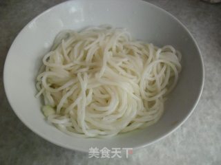 口蘑肉片米粉的做法步骤：3
