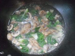 口蘑肉片米粉的做法步骤：5