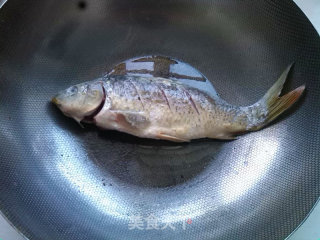家常烧鲤鱼的做法步骤：4