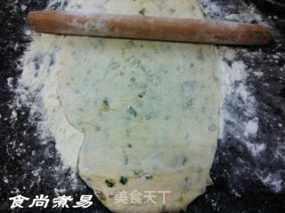 椒盐榨菜葱油饼的做法步骤：10