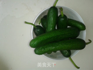 蒜片乳瓜的做法步骤：1