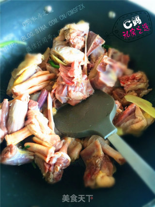 C妈私房之选——秋季当令必吃的红烧冬笋麻鸭的做法步骤：2