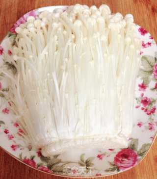 培根金针菇卷的做法步骤：1