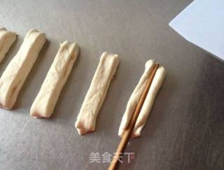 油条的做法步骤：4