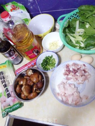 香菇肉丝面的做法步骤：1