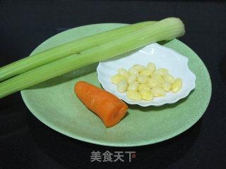 白果西芹炒胡萝卜的做法步骤：1
