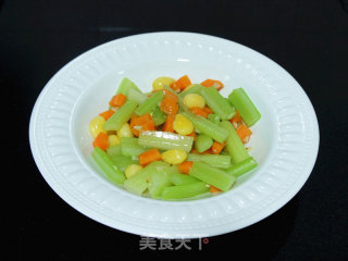 白果西芹炒胡萝卜的做法步骤：7