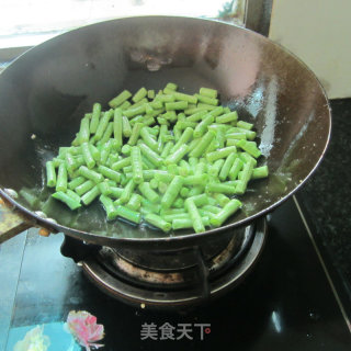 干煸鲜豆角的做法步骤：3