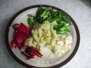 酸包菜炒苕粉的做法步骤：2