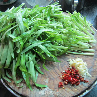 干煸蒜香空心菜的做法步骤：3