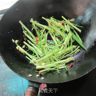 干煸蒜香空心菜的做法步骤：5