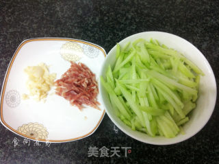 腊肠炒佛手瓜的做法步骤：3