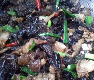 黑木耳炒肉的做法步骤：5