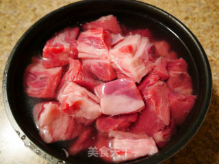 懒人简易咖喱牛肉的做法步骤：1