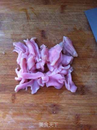 青椒木耳烧肉片的做法步骤：1