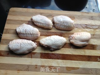 香炸薯角鸡翅的做法步骤：1