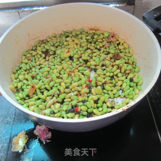 焖麻辣嫩黄豆的做法步骤：4