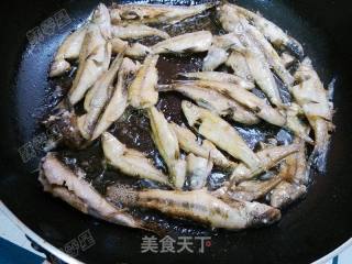 雪菜焖小鱼仔的做法步骤：5