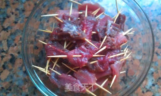 牙签牛肉的做法步骤：2