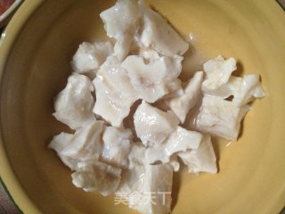 花胶瘦肉沙参润肺汤的做法步骤：1