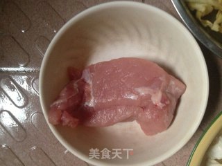 花胶瘦肉沙参润肺汤的做法步骤：2