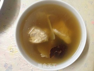 花胶瘦肉沙参润肺汤的做法步骤：5