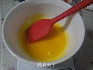 人生第一个中空模酸奶戚风的做法步骤：1