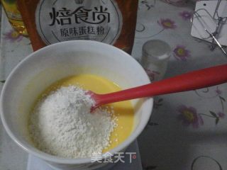 人生第一个中空模酸奶戚风的做法步骤：3