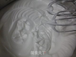人生第一个中空模酸奶戚风的做法步骤：6