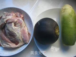 羊肉炖黑萝卜的做法步骤：1